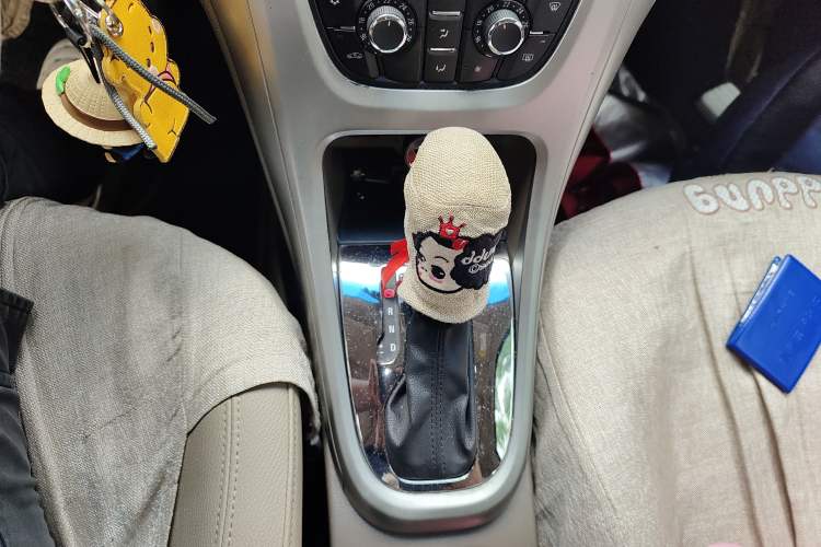 Used Buick GT 2013 GT 1.6L Automatic Fashion Edition Gear Lever