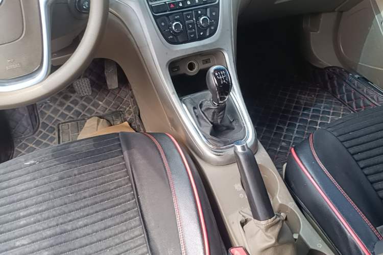 Used Buick GT 2013 GT 1.6L Manual Entry-Level Model Gear Lever