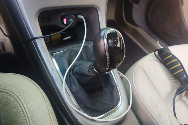 Used Buick GT 2013 GT 1.6L Manual Entry-Level Model Gear Lever