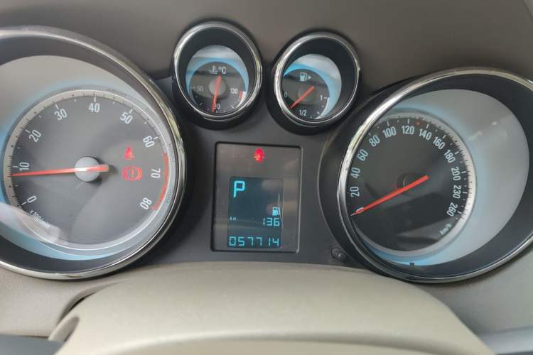 Used Buick GT 2013 GT 1.6L Automatic Fashion Edition Instrument Cluster