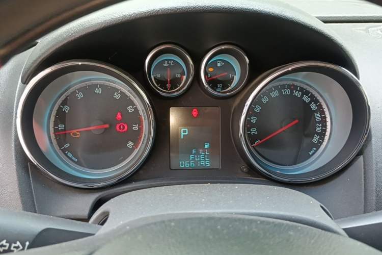 Used Buick GT 2013 GT 1.8L Automatic Fashion Edition Instrument Cluster