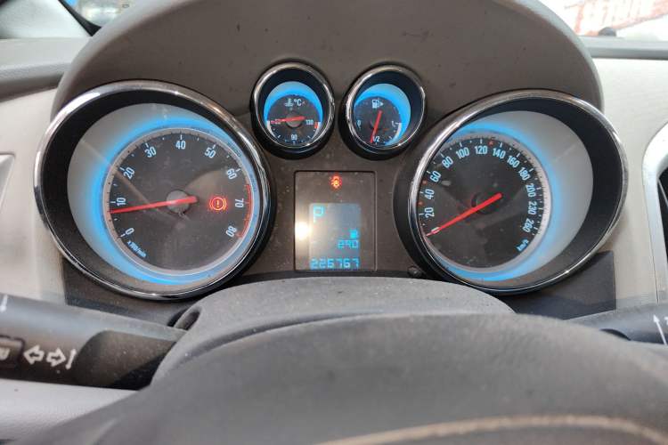 Used Buick GT 2013 XT 1.6L Automatic Fashion Edition Instrument Cluster