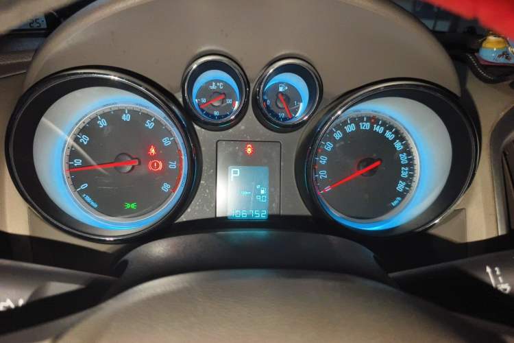 Used Buick GT 2013 GT 1.6L Automatic Fashion Edition Instrument Cluster