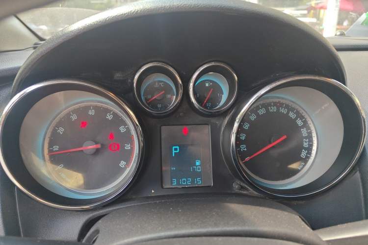 Used Buick GT 2013 XT 1.6L Automatic Fashion Edition Instrument Cluster
