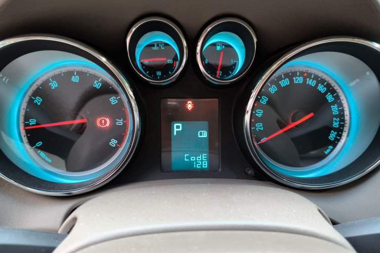 Used Buick GT 2013 GT 1.6L Automatic Fashion Edition Instrument Cluster