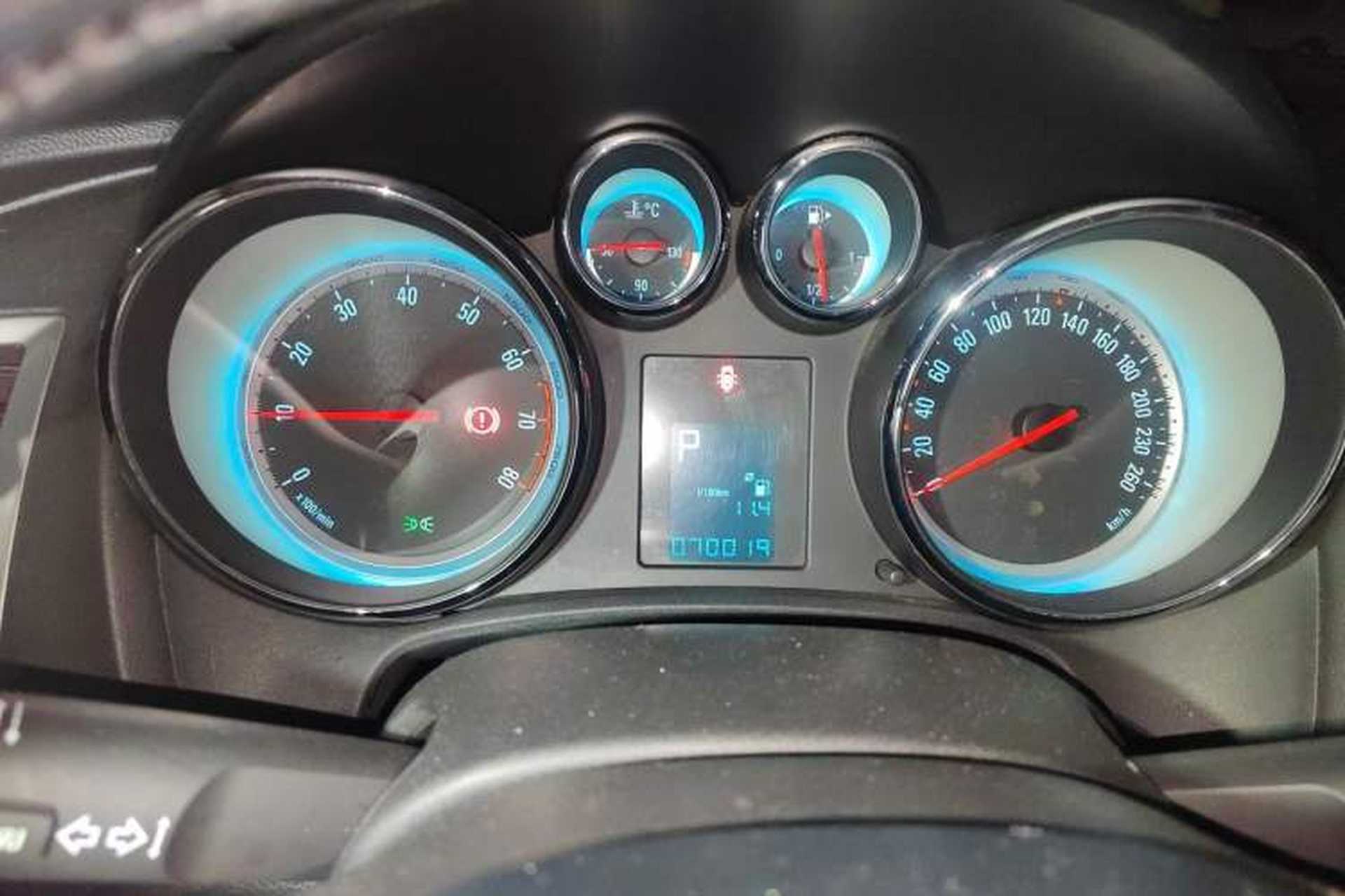 Used Buick GT 2013 XT 1.6L Automatic Fashion Edition Instrument Cluster