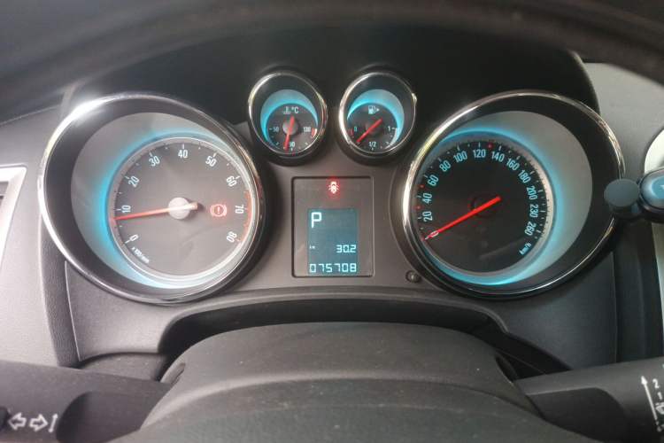 Used Buick GT 2013 XT 1.6T Automatic Fashion Sport Edition Instrument Cluster