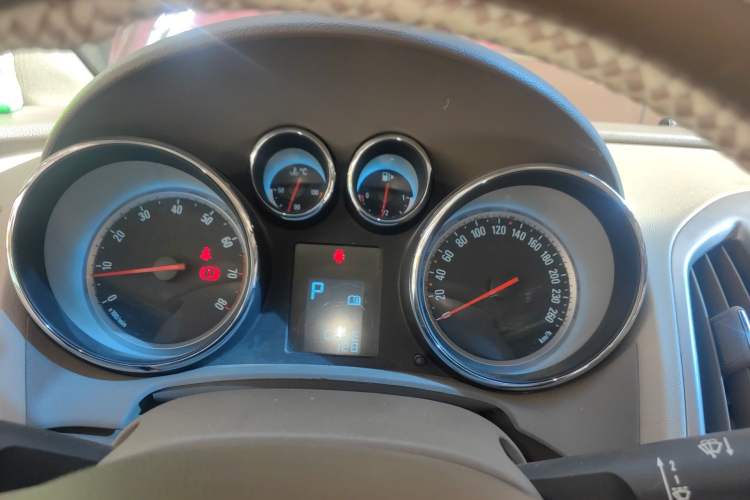 Used Buick GT 2013 GT 1.6L Automatic Fashion Edition Instrument Cluster