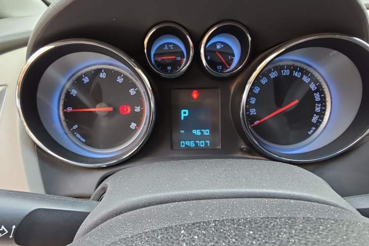 Used Buick GT 2013 XT 1.6L Automatic Fashion Edition Instrument Cluster