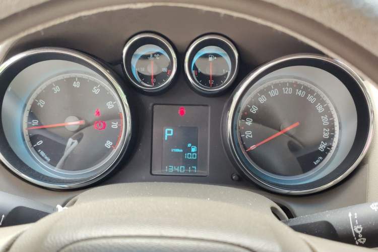 Used Buick GT 2013 GT 1.6L Automatic Fashion Edition Instrument Cluster