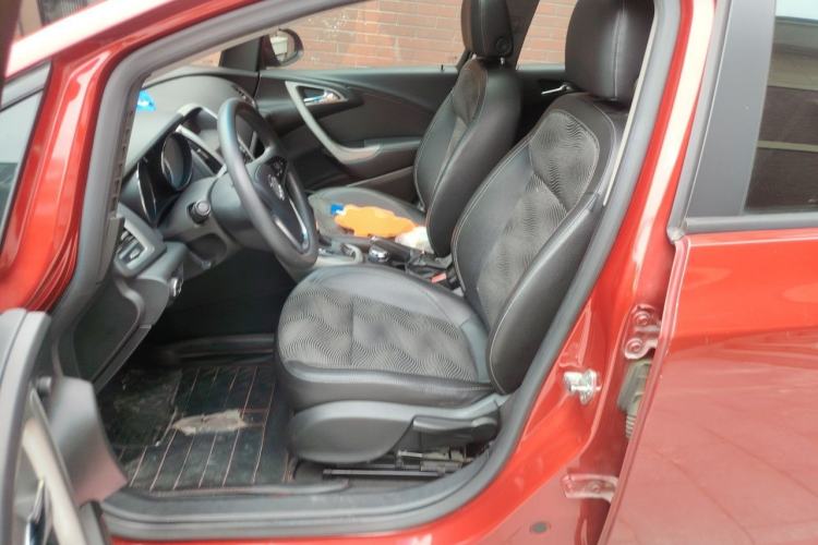 Used Buick GT 2013 XT 1.6L Automatic Fashion Edition Left Front Seat