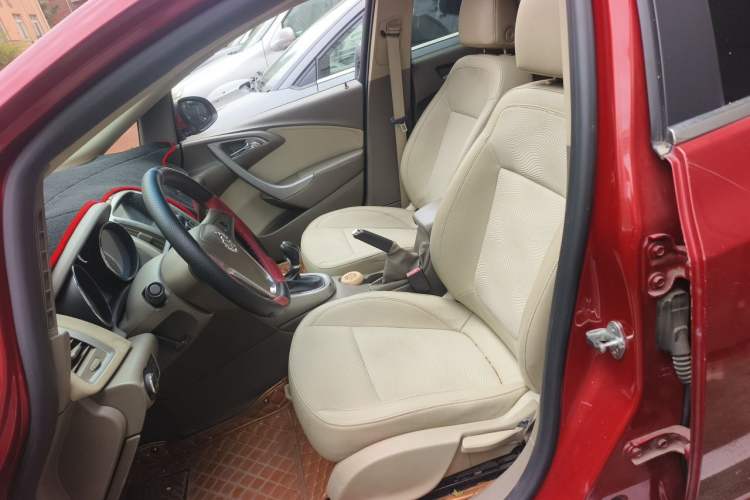 Used Buick GT 2013 GT 1.6L Manual Entry-Level Model Left Front Seat
