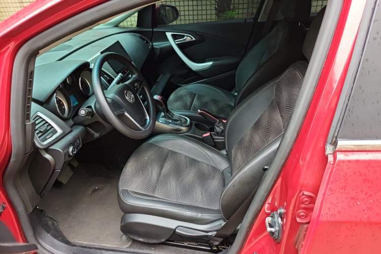 Used Buick GT 2013 XT 1.6L Automatic Comfort Edition Left Front Seat