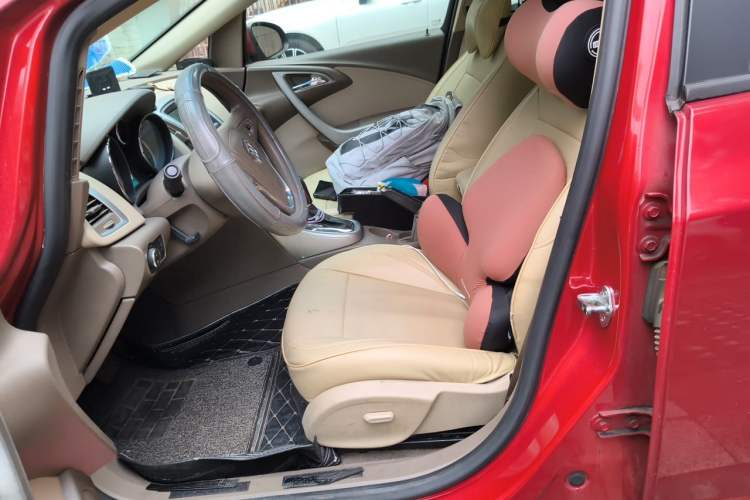 Used Buick GT 2013 GT 1.6L Automatic Fashion Edition Left Front Seat
