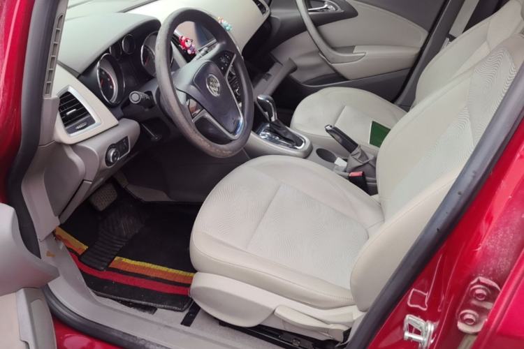 Used Buick GT 2013 XT 1.6L Automatic Fashion Edition Left Front Seat