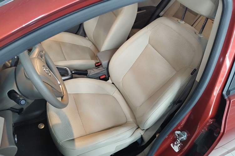 Used Buick GT 2013 GT 1.6L Automatic Fashion Edition Left Front Seat