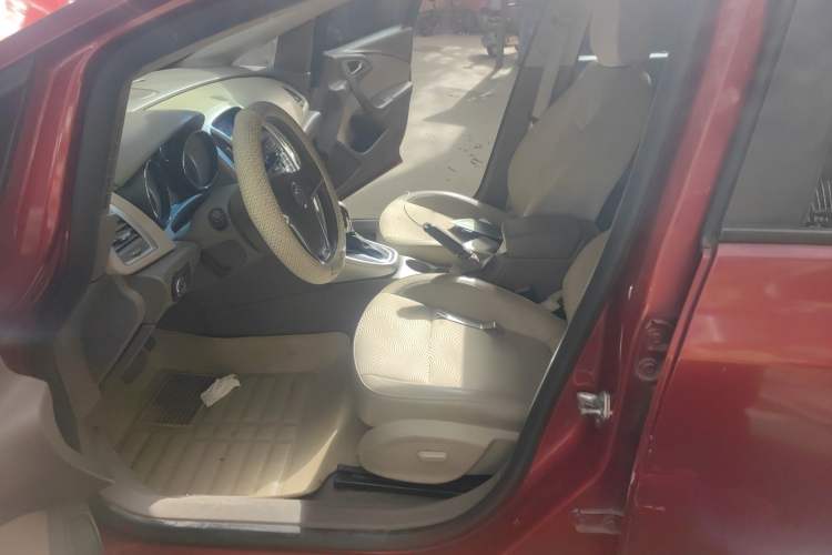Used Buick GT 2013 GT 1.6L Automatic Fashion Edition Left Front Seat
