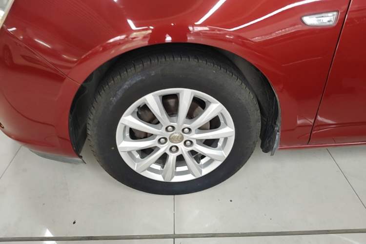 Used Buick GT 2013 GT 1.6L Automatic Fashion Edition Left Front Wheel Hub