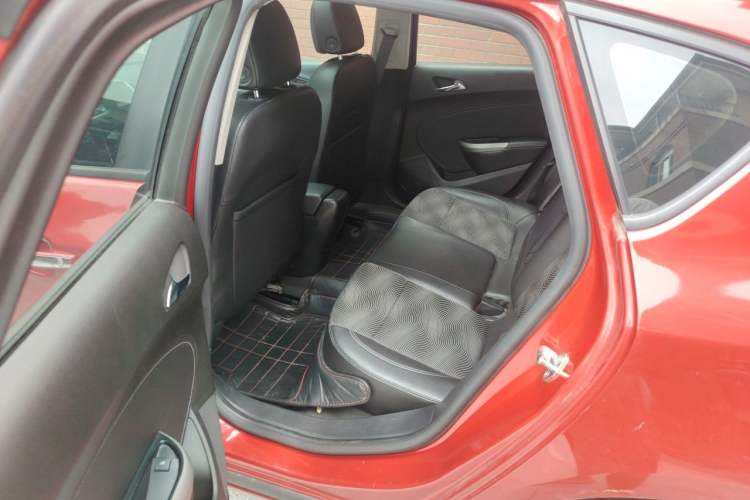 Used Buick GT 2013 XT 1.6L Automatic Fashion Edition Left Rear Seat
