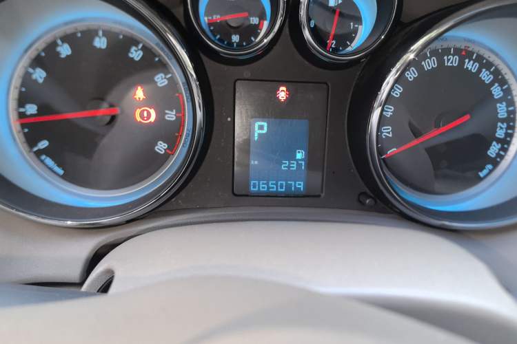 Used Buick GT 2013 GT 1.6L Automatic Fashion Edition Odometer Close Up
