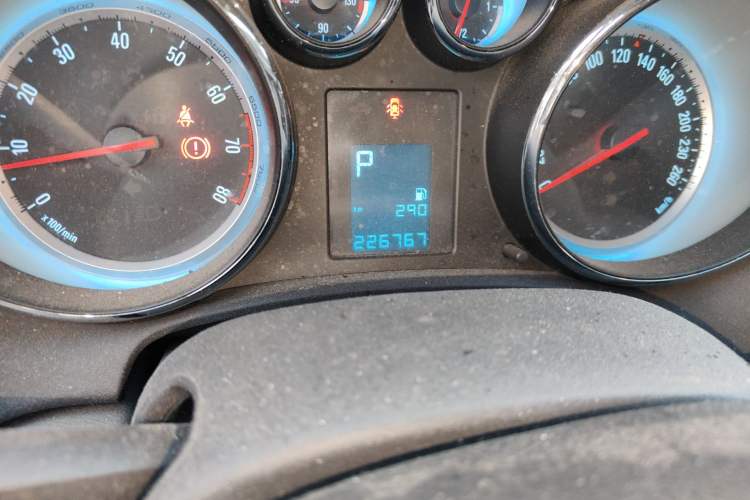 Used Buick GT 2013 XT 1.6L Automatic Fashion Edition Odometer Close Up