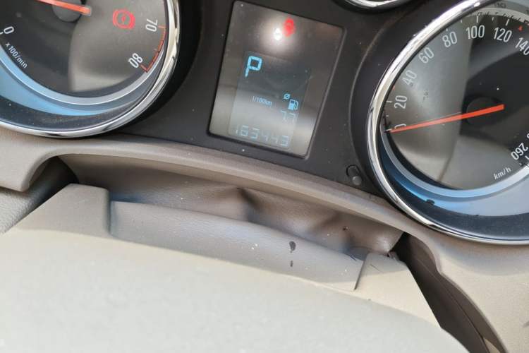 Used Buick GT 2013 GT 1.6L Automatic Fashion Edition Odometer Close Up