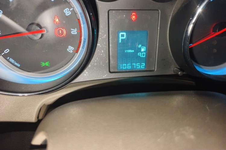 Used Buick GT 2013 GT 1.6L Automatic Fashion Edition Odometer Close Up
