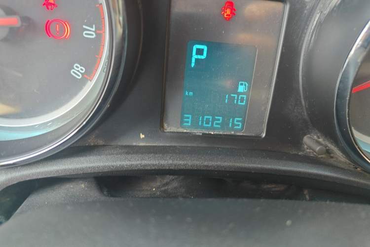 Used Buick GT 2013 XT 1.6L Automatic Fashion Edition Odometer Close Up