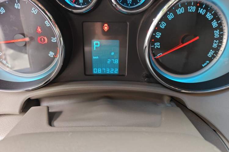 Used Buick GT 2013 GT 1.6L Automatic Fashion Edition Odometer Close Up