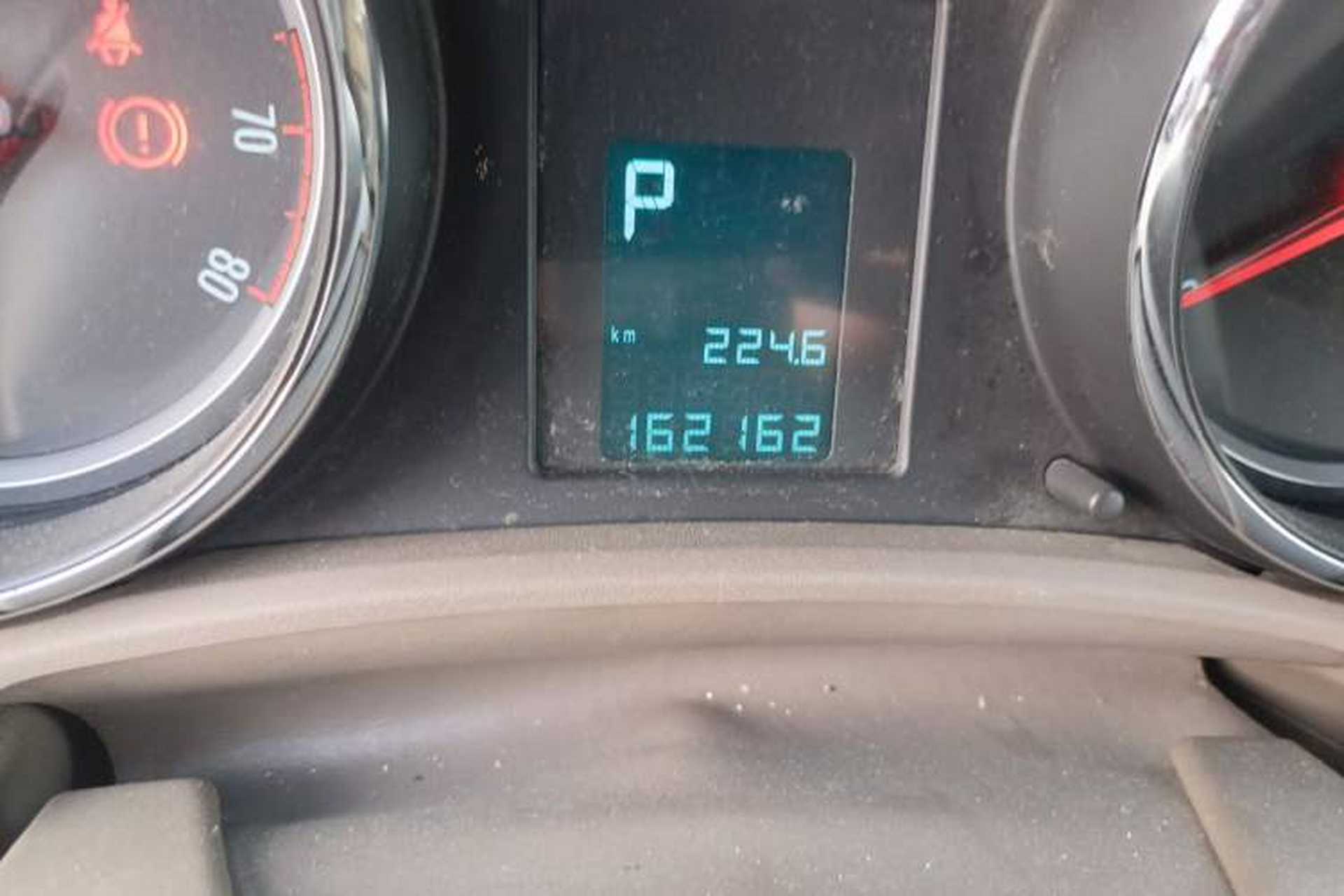 Used Buick GT 2013 GT 1.6L Automatic Comfort Edition Odometer Close Up