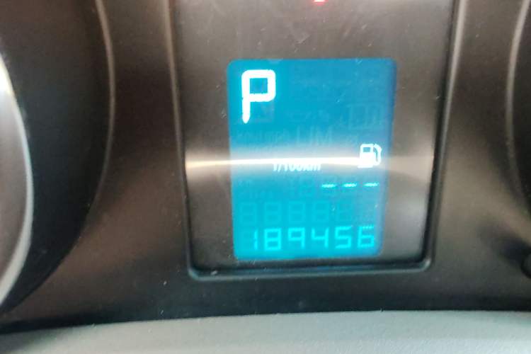 Used Buick GT 2013 GT 1.6L Automatic Fashion Edition Odometer Close Up