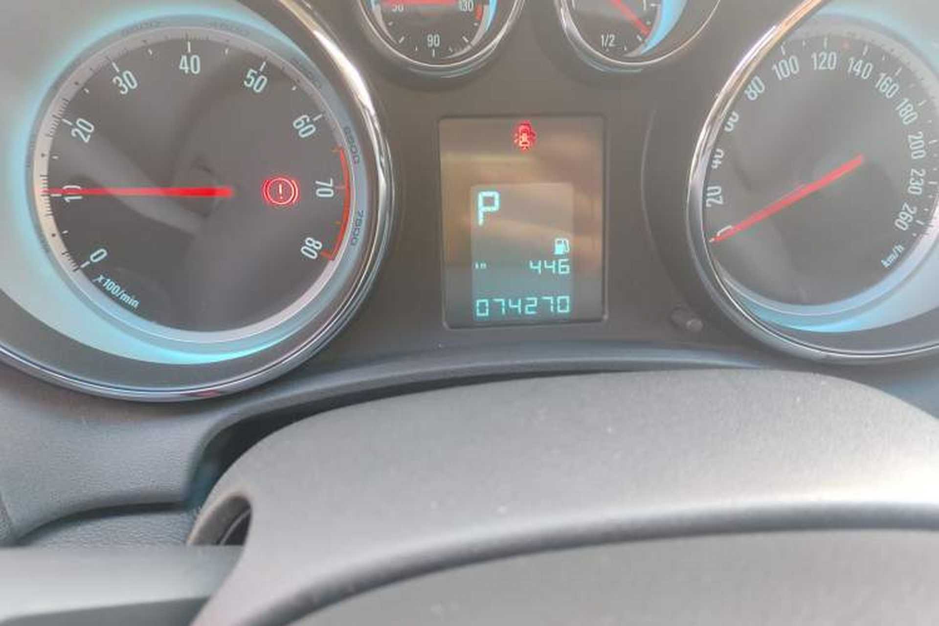 Used Buick GT 2013 XT 1.6L Automatic Fashion Edition Odometer Close Up