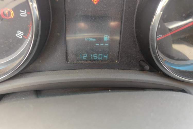 Used Buick GT 2013 GT 1.6L Manual Entry-Level Model Odometer Close Up