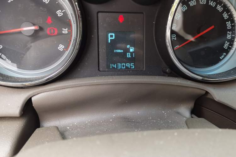 Used Buick GT 2013 GT 1.6L Automatic Fashion Edition Odometer Close Up