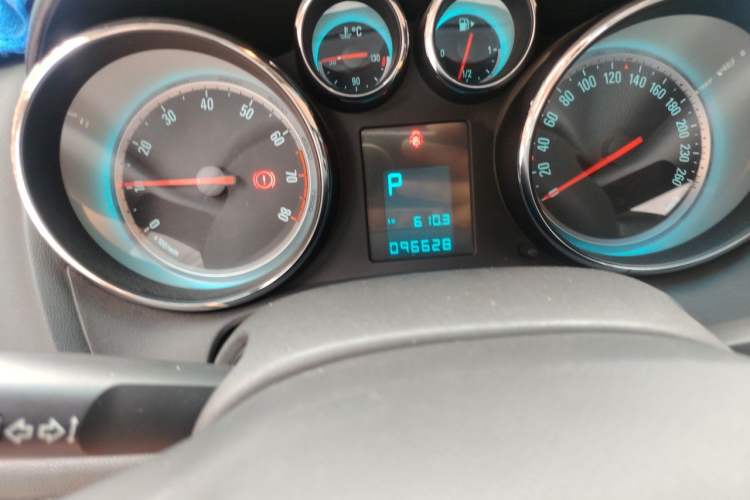 Used Buick GT 2013 XT 1.6L Automatic Fashion Edition Odometer Close Up