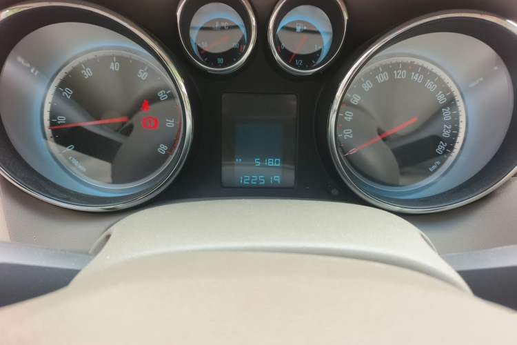 Used Buick GT 2013 GT 1.6L Manual Entry-Level Model Odometer Close Up