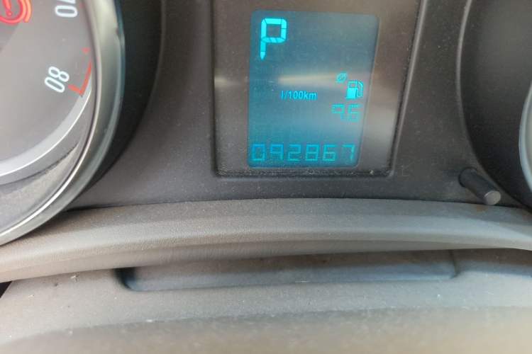 Used Buick GT 2013 GT 1.6L Automatic Comfort Edition Odometer Close Up