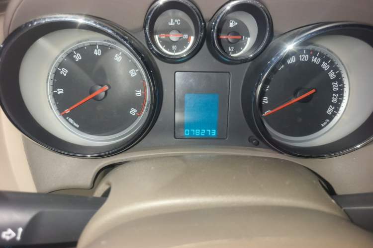 Used Buick GT 2013 GT 1.6L Automatic Fashion Edition Odometer Close Up