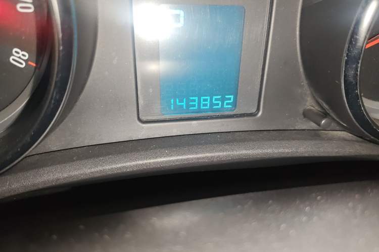 Used Buick GT 2013 XT 1.6L Automatic Fashion Edition Odometer Close Up