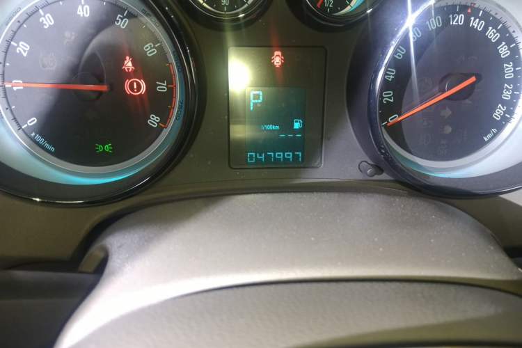 Used Buick GT 2013 GT 1.6L Automatic Fashion Edition Odometer Close Up