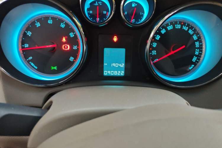 Used Buick GT 2013 GT 1.6L Manual Entry-Level Model Odometer Close Up