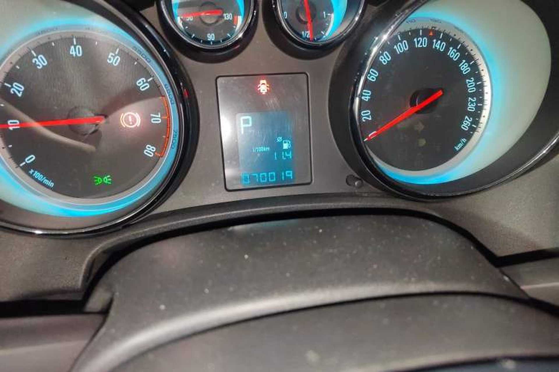 Used Buick GT 2013 XT 1.6L Automatic Fashion Edition Odometer Close Up