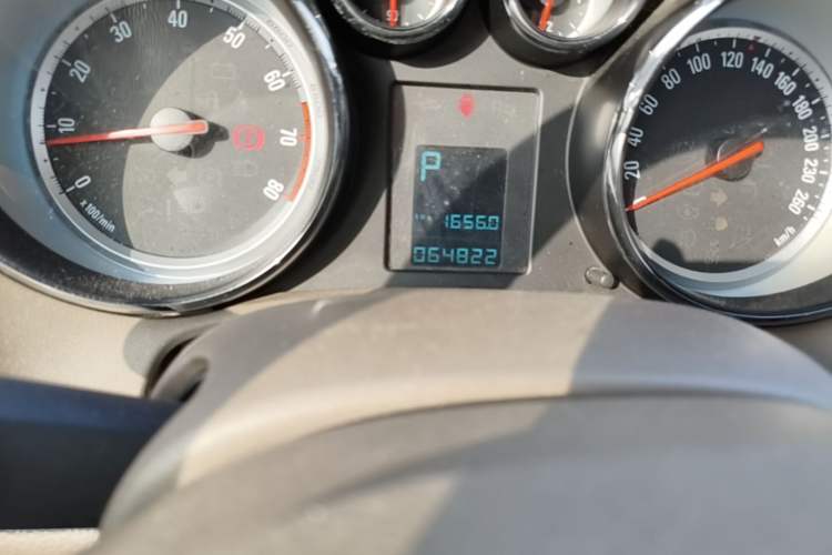 Used Buick GT 2013 GT 1.6L Automatic Fashion Edition Odometer Close Up