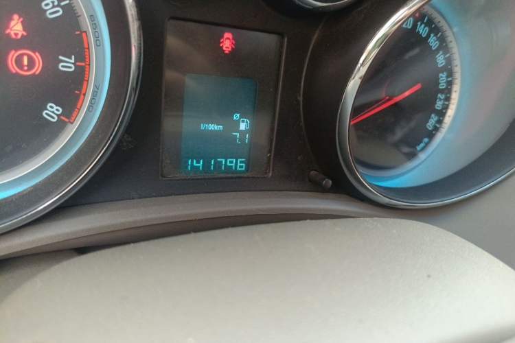Used Buick GT 2013 GT 1.6L Manual Entry-Level Model Odometer Close Up