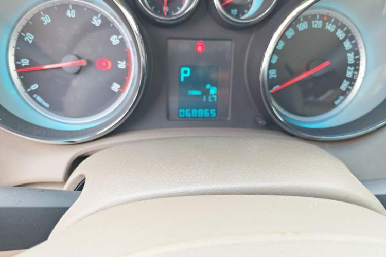 Used Buick GT 2013 GT 1.6L Automatic Fashion Edition Odometer Close Up
