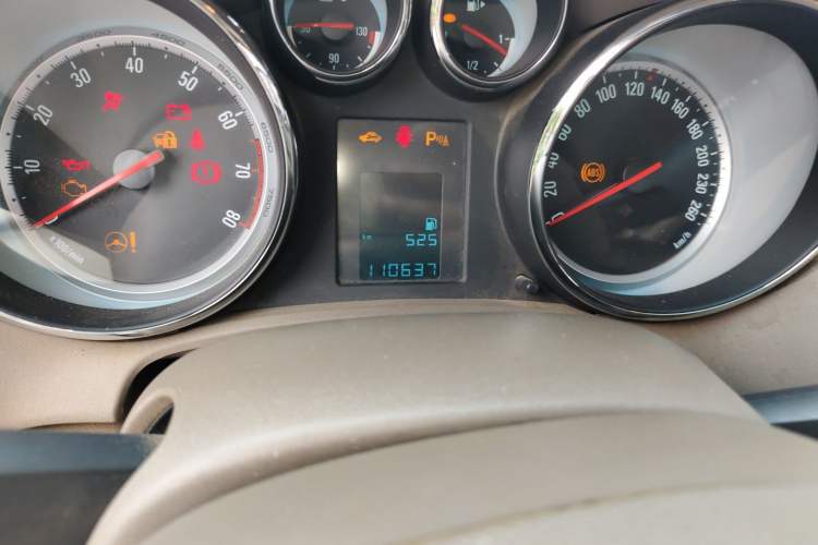 Used Buick GT 2013 GT 1.6L Manual Entry-Level Model Odometer Close Up