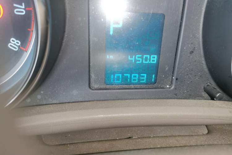 Used Buick GT 2013 GT 1.6L Automatic Fashion Edition Odometer Close Up
