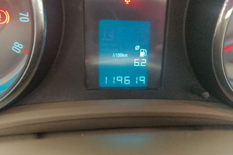 Used Buick GT 2013 GT 1.6L Manual Entry-Level Model Odometer Close Up