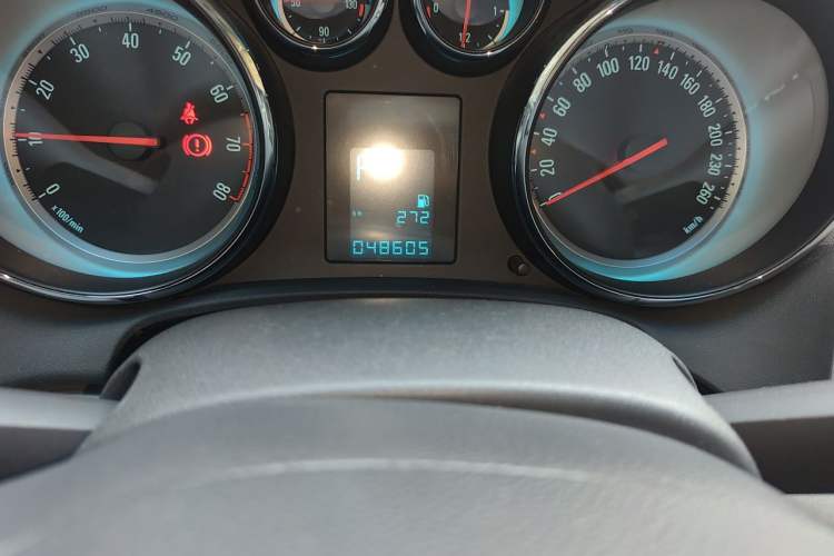Used Buick GT 2013 XT 1.6L Automatic Fashion Edition Odometer Close Up