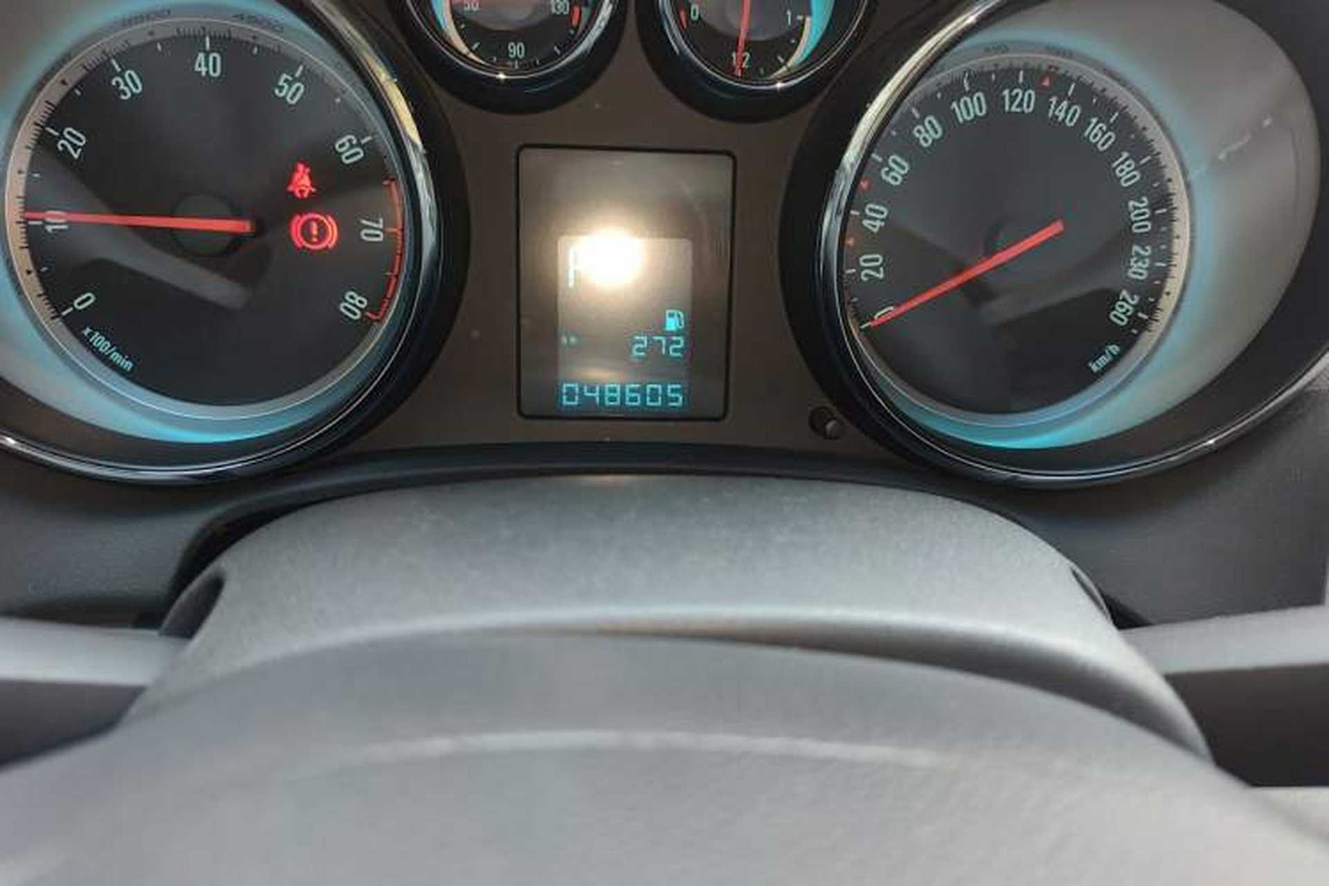 Used Buick GT 2013 XT 1.6L Automatic Fashion Edition Odometer Close Up